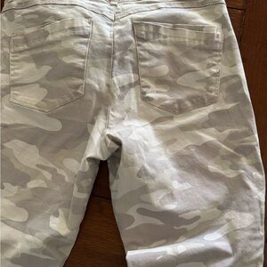 Democracy Womens Camo skinny pants
